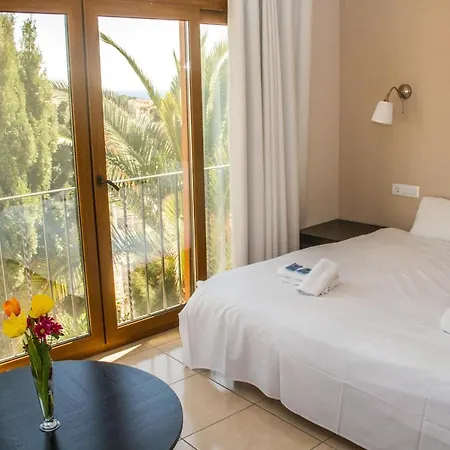 לינה וארוחת בוקר Gran Sol *