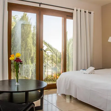 לינה וארוחת בוקר Gran Sol *