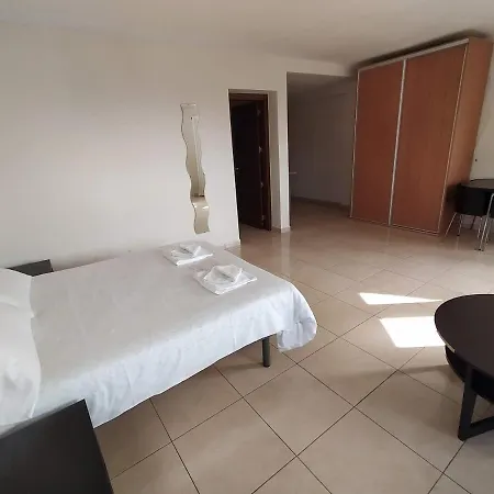 לינה וארוחת בוקר Gran Sol *